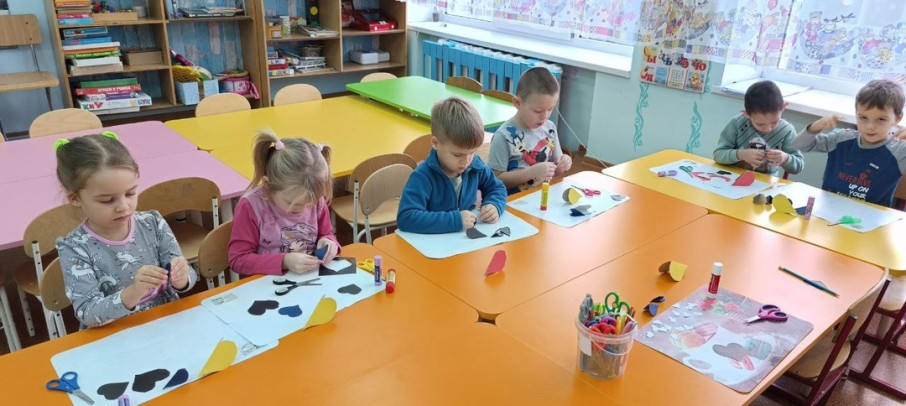 Аппликация "Зимующие птицы" Аппликация "Зимующие птицы".