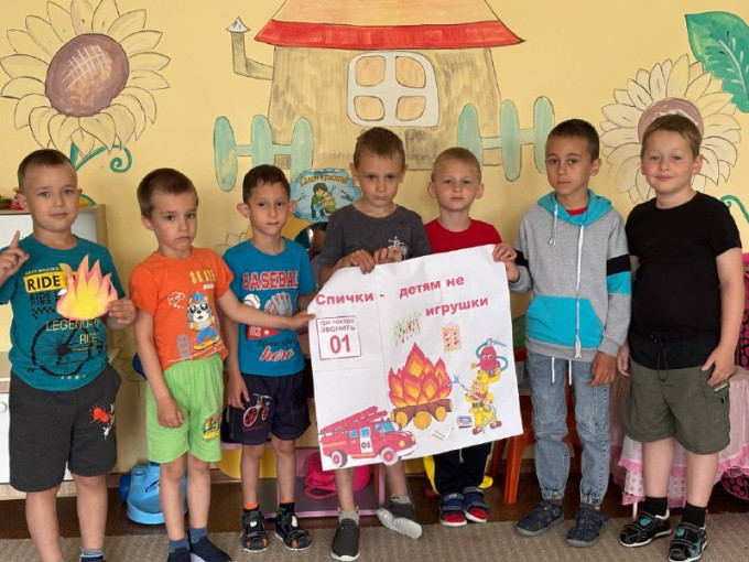 Детям спички не игрушки Детям спички не игрушки.